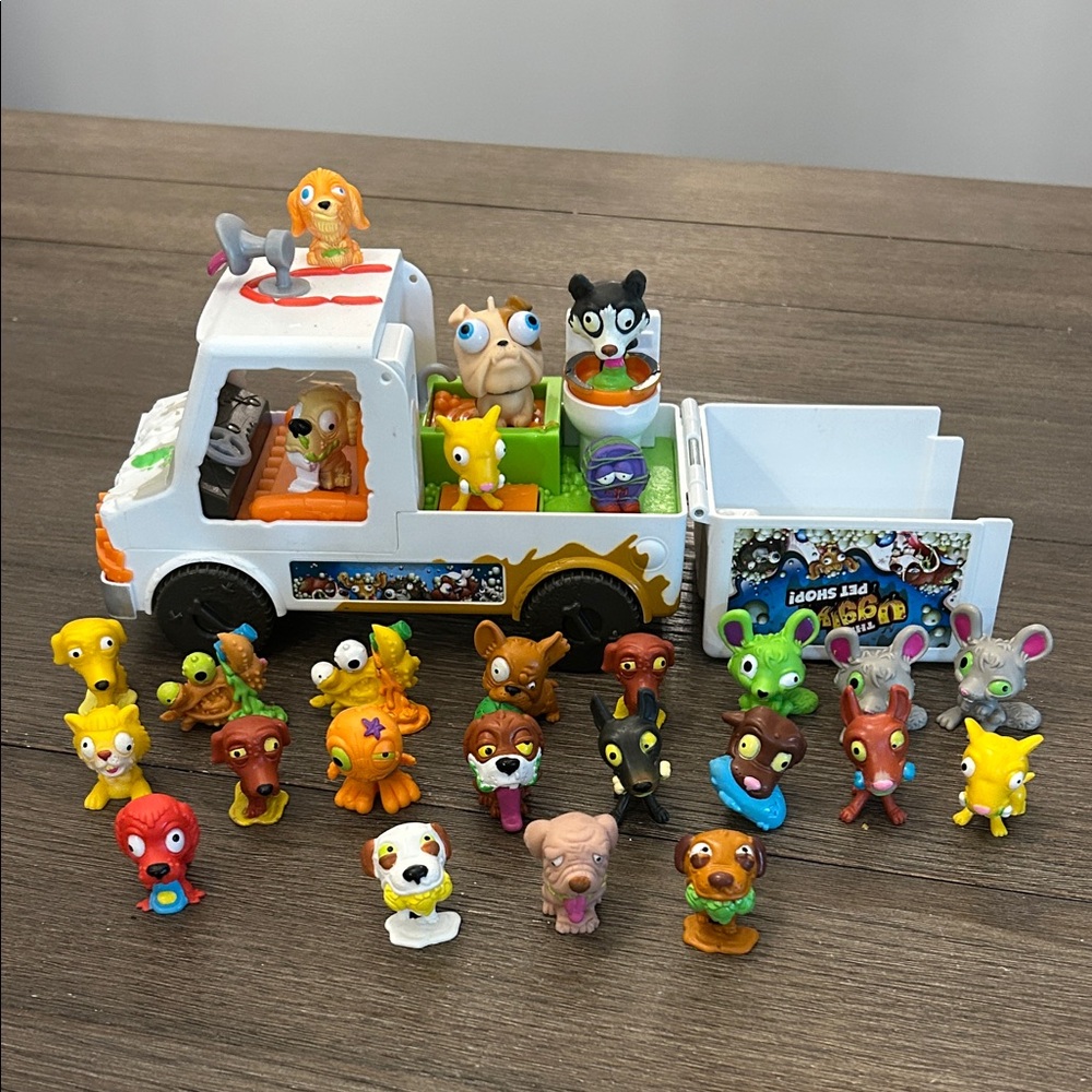 The Ugglys pet shop 26 animals and mobile pet wash van gently used condition